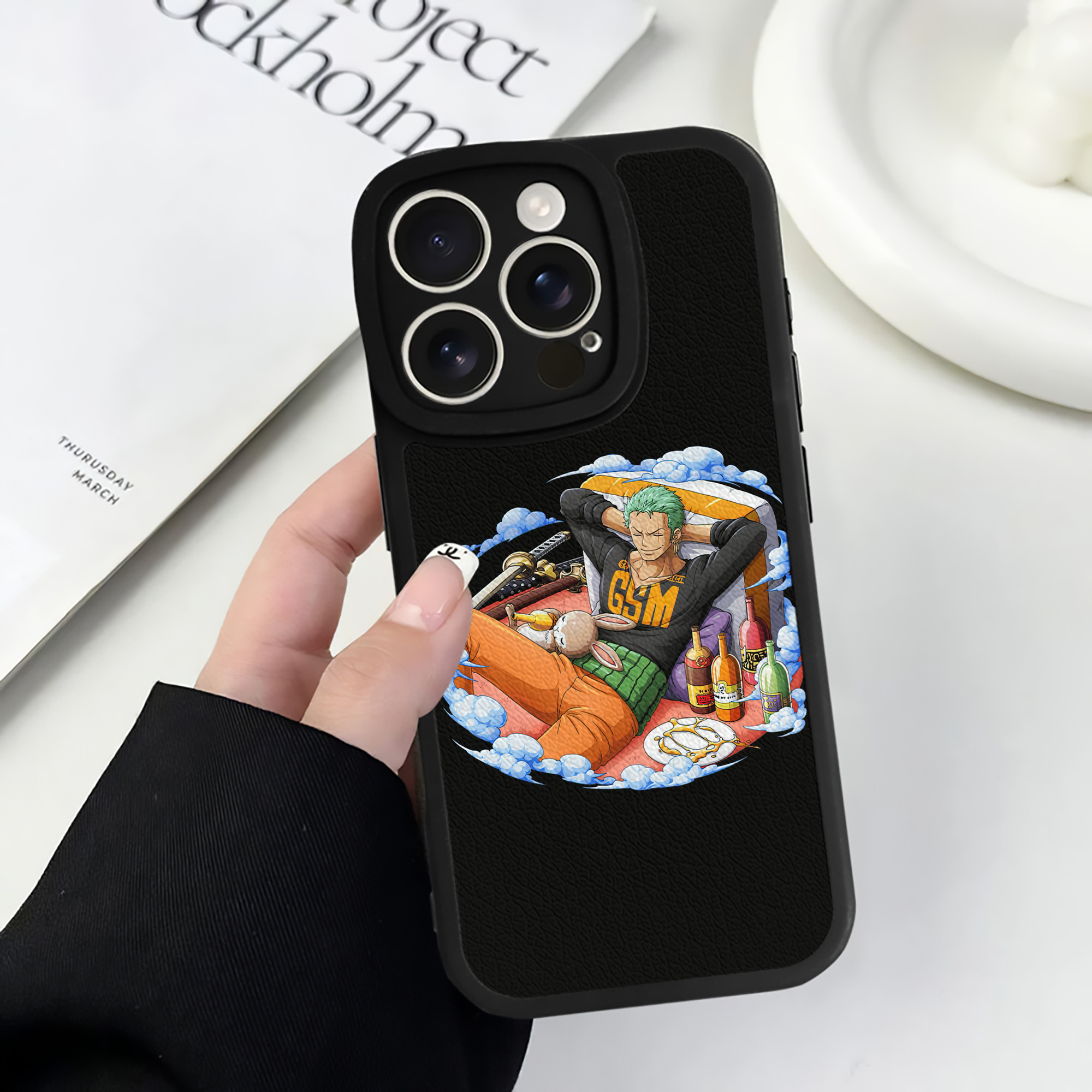 （画像用） ワンピース ロロノア・ゾロ ONE PIECE Roronoa Zoro 【iPhone 16シリーズ対応】シリコンスマホケース（レザー調） 材質：シリコン